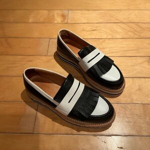 Bibliotek women’s black & white loafers with fringe. Size 38
